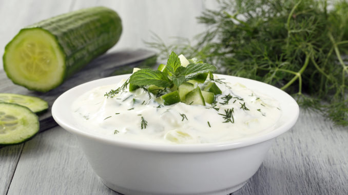 Tzatziki med græsk yoghurt og agurker